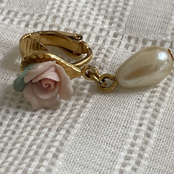 Ceramic pink rose simulated Pearl dangle. Clip earrings - Picture 3 of 3